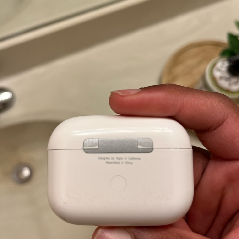 AIRPODS